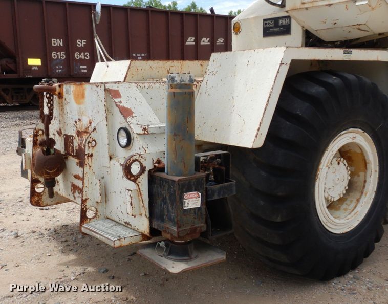 image for item DM2315 1992 P&H Century 128  crane