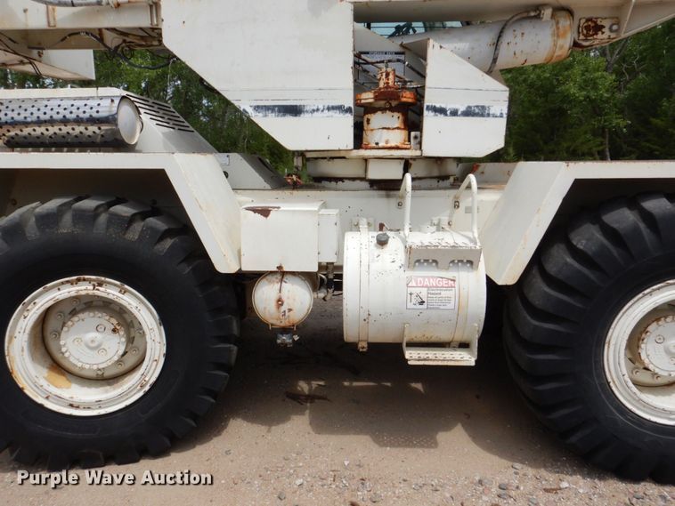 image for item DM2315 1992 P&H Century 128  crane