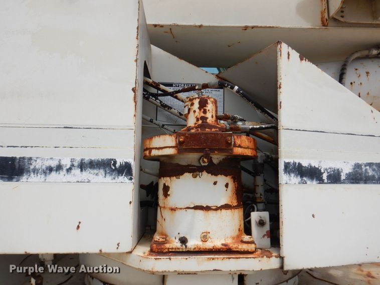 image for item DM2315 1992 P&H Century 128  crane