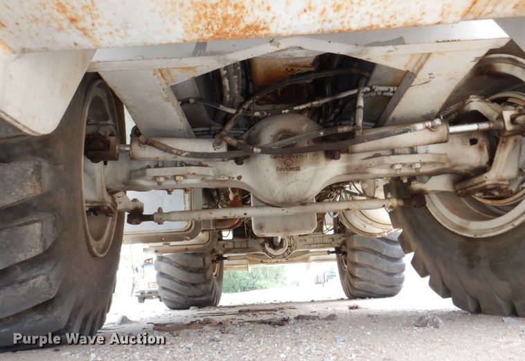 image for item DM2315 1992 P&H Century 128  crane