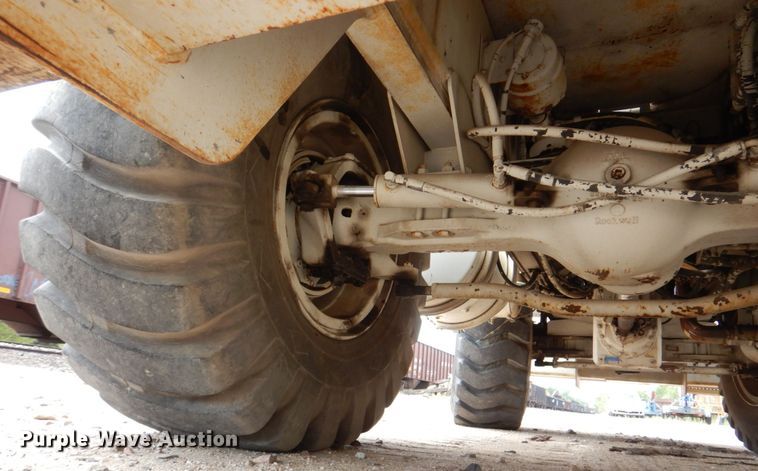 image for item DM2315 1992 P&H Century 128  crane