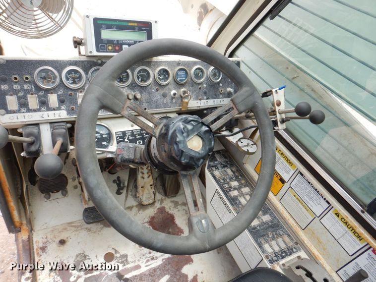 image for item DM2315 1992 P&H Century 128  crane