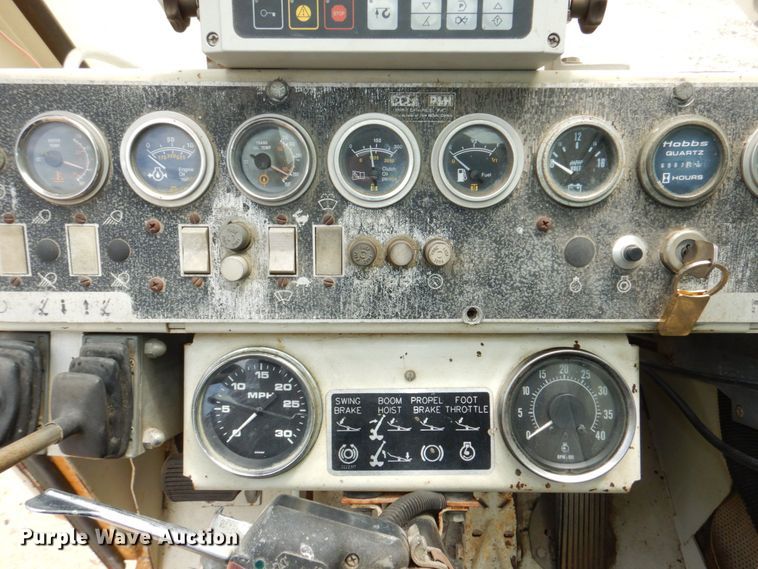 image for item DM2315 1992 P&H Century 128  crane