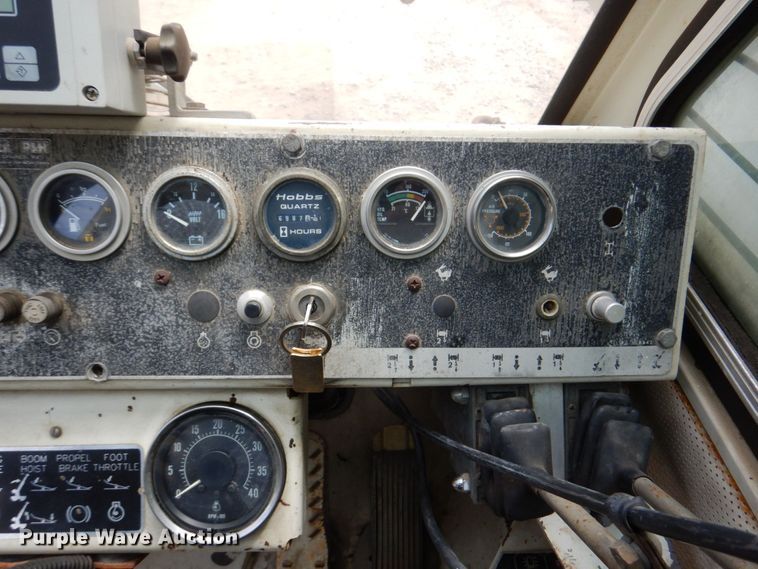 image for item DM2315 1992 P&H Century 128  crane