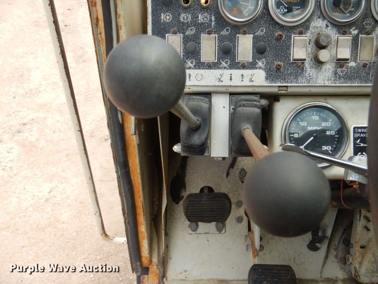 image for item DM2315 1992 P&H Century 128  crane