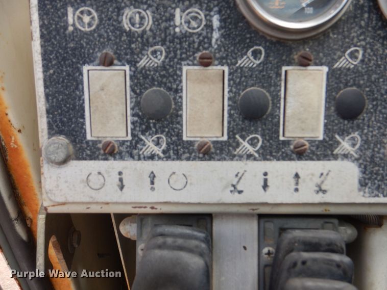 image for item DM2315 1992 P&H Century 128  crane