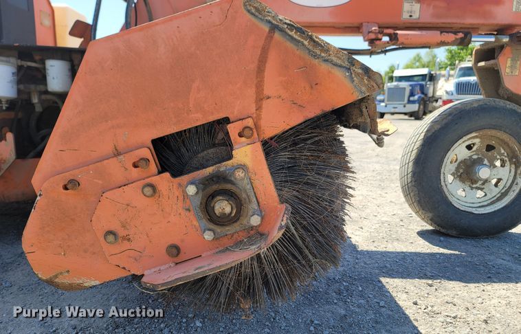 image for item DM4180 1999 Lay Mor 8HC broom