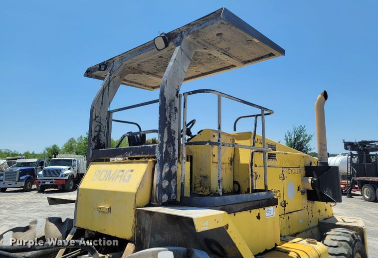 image for item DM4200 2011 Bomag MPH364-2 recycler