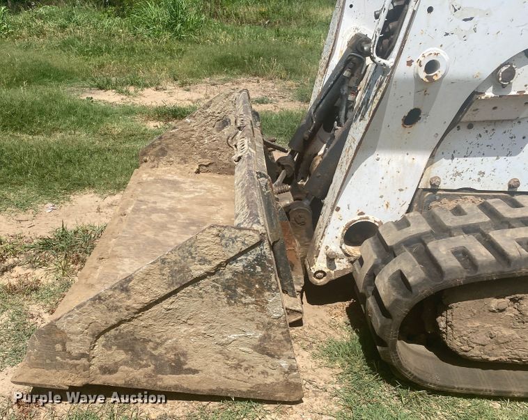 image for item DM4223 2015 Bobcat T870  tracked skid steer loader