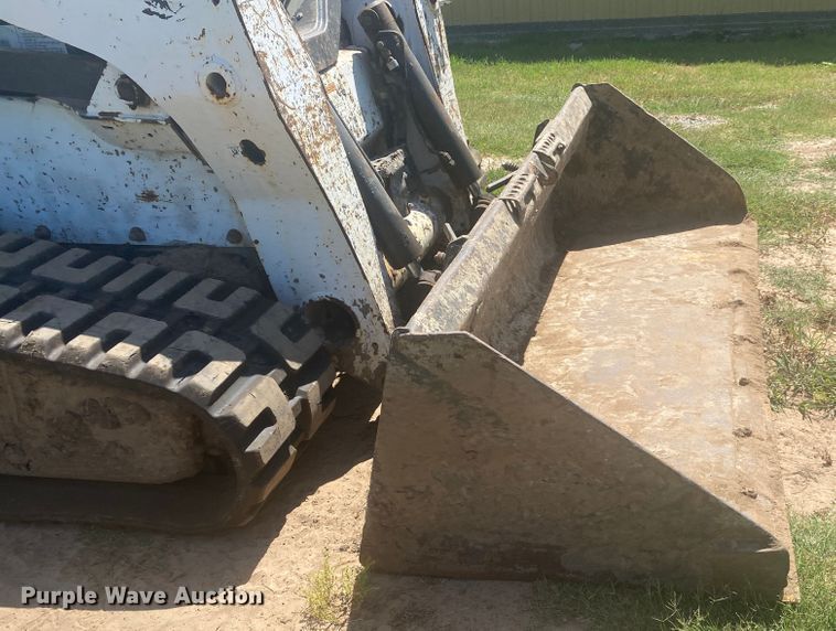 image for item DM4223 2015 Bobcat T870  tracked skid steer loader
