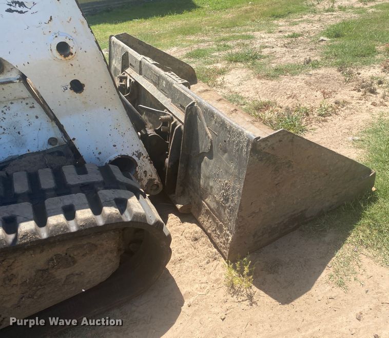 image for item DM4223 2015 Bobcat T870  tracked skid steer loader