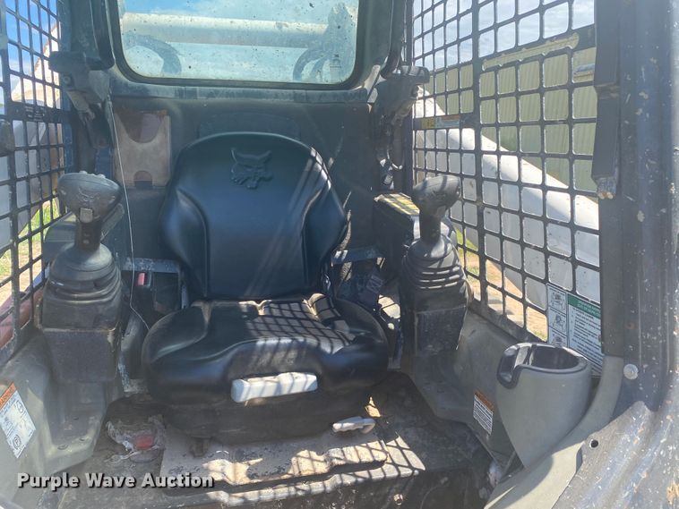 image for item DM4223 2015 Bobcat T870  tracked skid steer loader