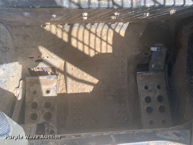 image for item DM4223 2015 Bobcat T870  tracked skid steer loader