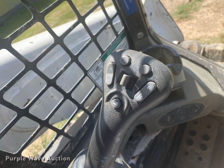 image for item DM4223 2015 Bobcat T870  tracked skid steer loader