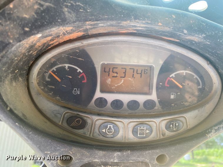 image for item DM4223 2015 Bobcat T870  tracked skid steer loader