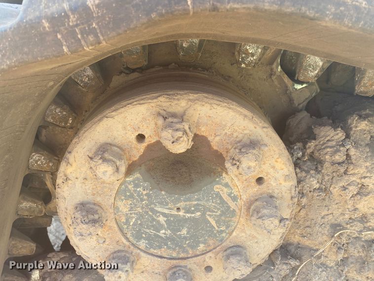 image for item DM4223 2015 Bobcat T870  tracked skid steer loader