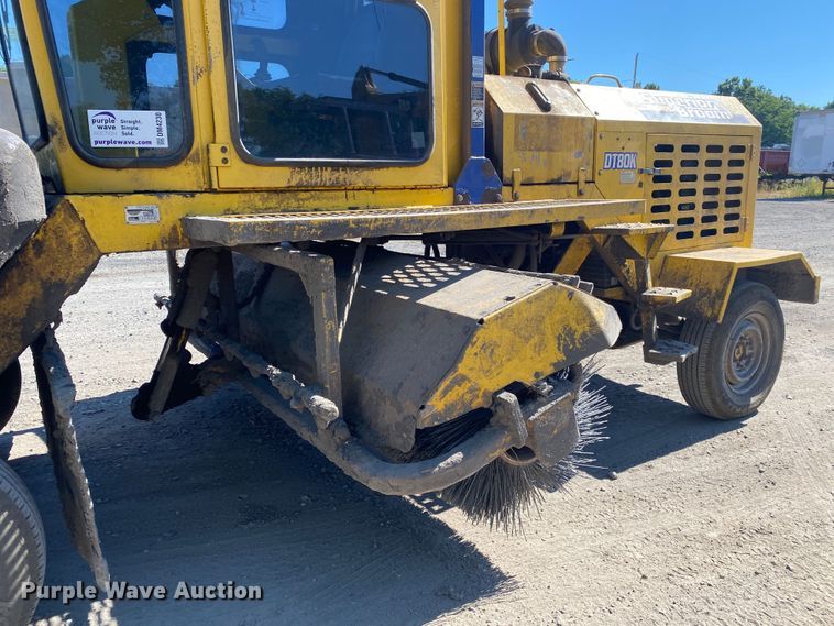 image for item DM4230 2014 Superior Broom DT80K  broom