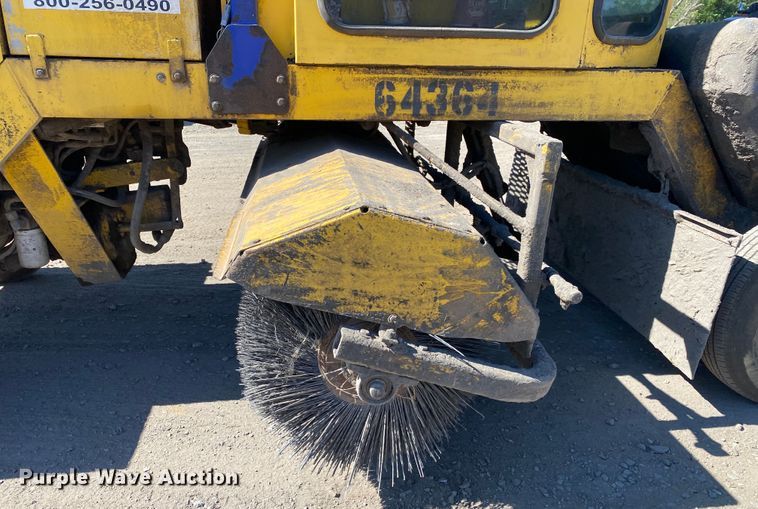 image for item DM4230 2014 Superior Broom DT80K  broom