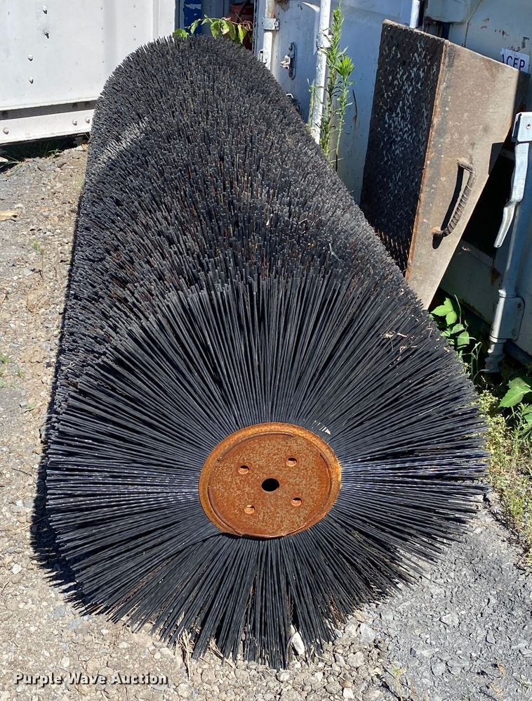 image for item DM4230 2014 Superior Broom DT80K  broom