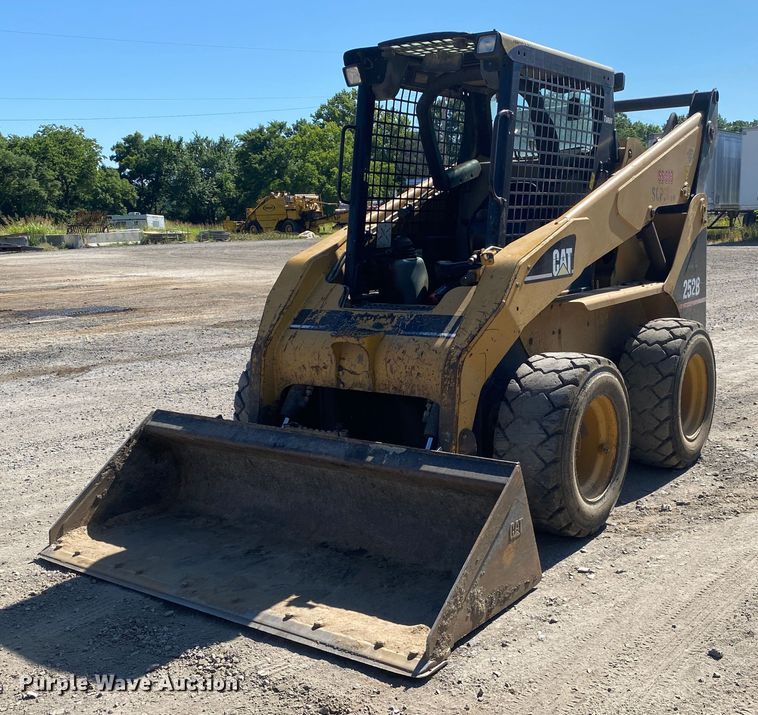 image for item DM4231 2006 Caterpillar 252B  skid steer loader