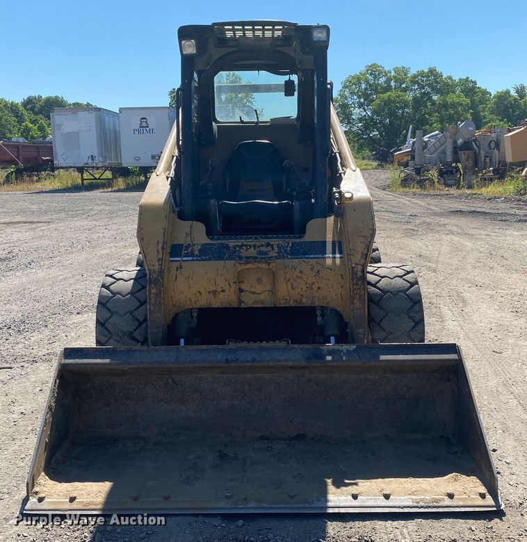 image for item DM4231 2006 Caterpillar 252B  skid steer loader