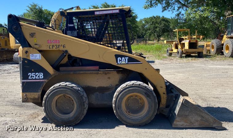 image for item DM4231 2006 Caterpillar 252B  skid steer loader