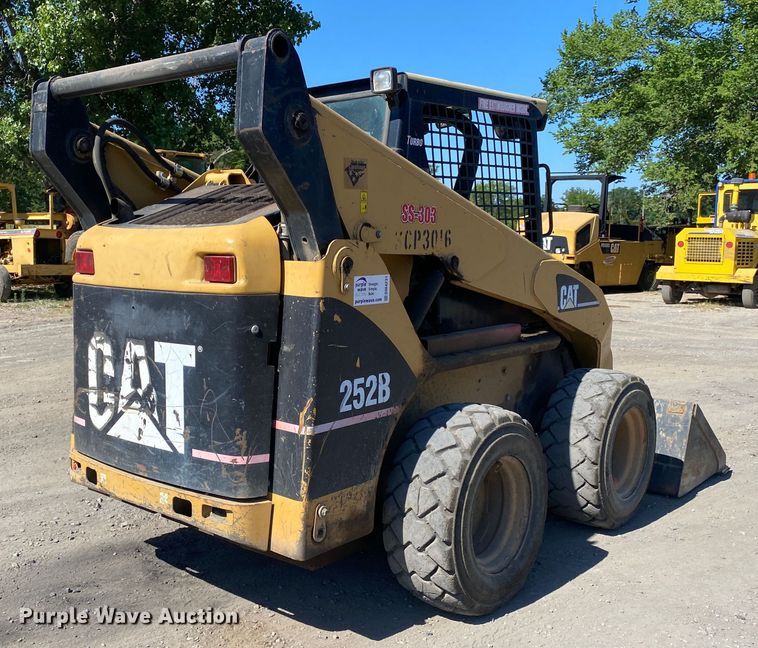 image for item DM4231 2006 Caterpillar 252B  skid steer loader