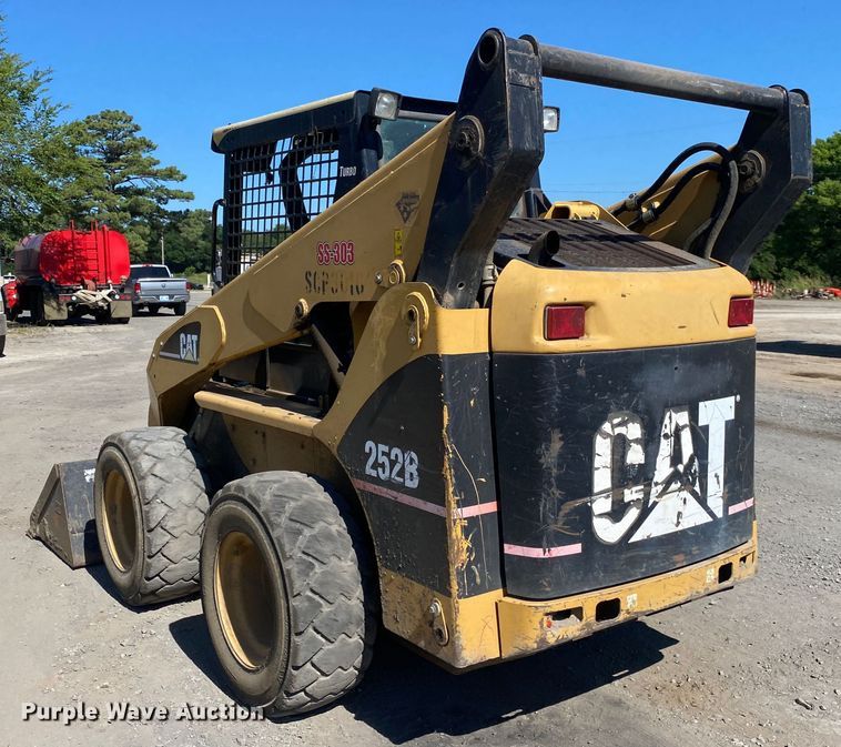image for item DM4231 2006 Caterpillar 252B  skid steer loader