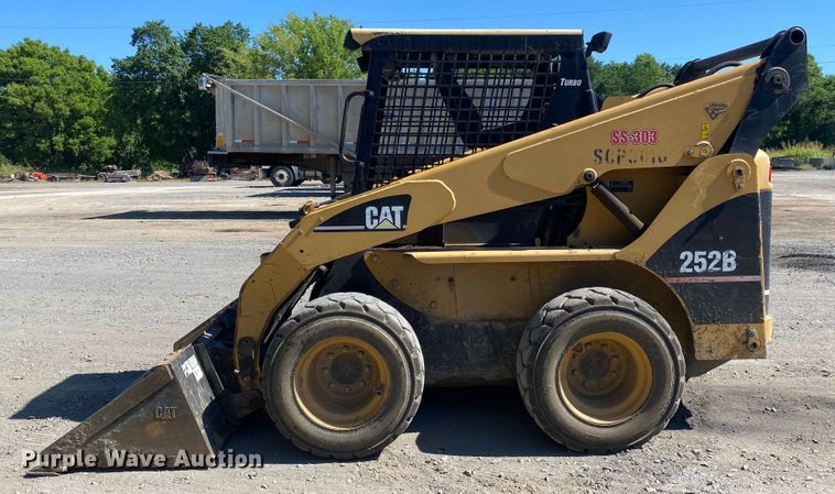 image for item DM4231 2006 Caterpillar 252B  skid steer loader