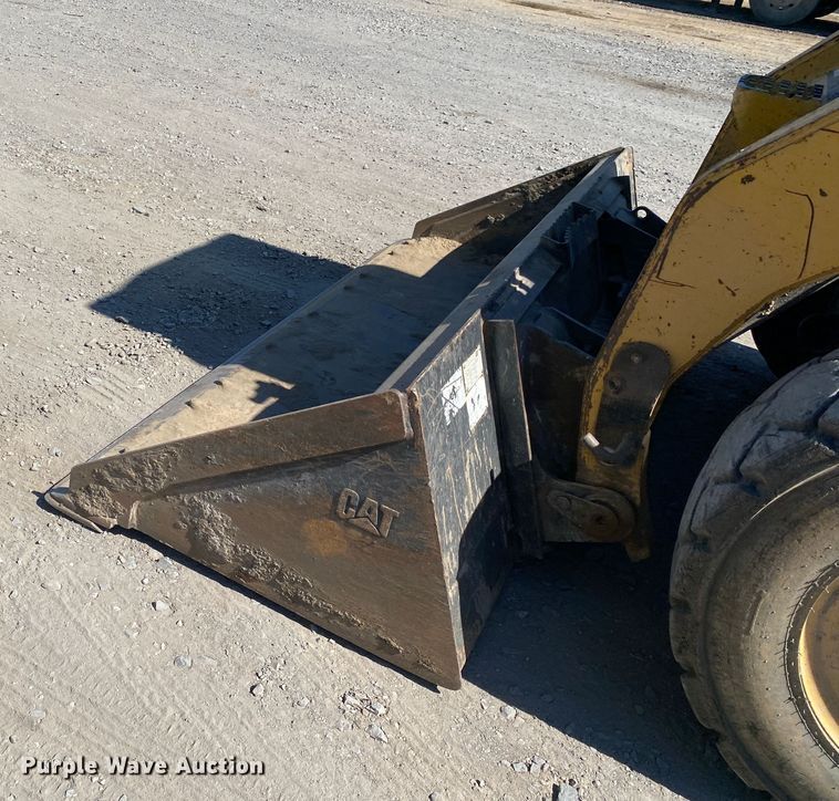 image for item DM4231 2006 Caterpillar 252B  skid steer loader