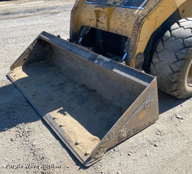 image for item DM4231 2006 Caterpillar 252B  skid steer loader