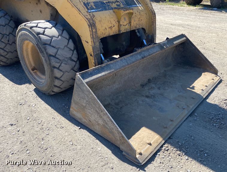 image for item DM4231 2006 Caterpillar 252B  skid steer loader