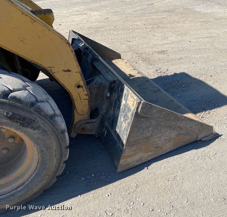 image for item DM4231 2006 Caterpillar 252B  skid steer loader