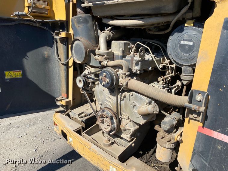 image for item DM4231 2006 Caterpillar 252B  skid steer loader