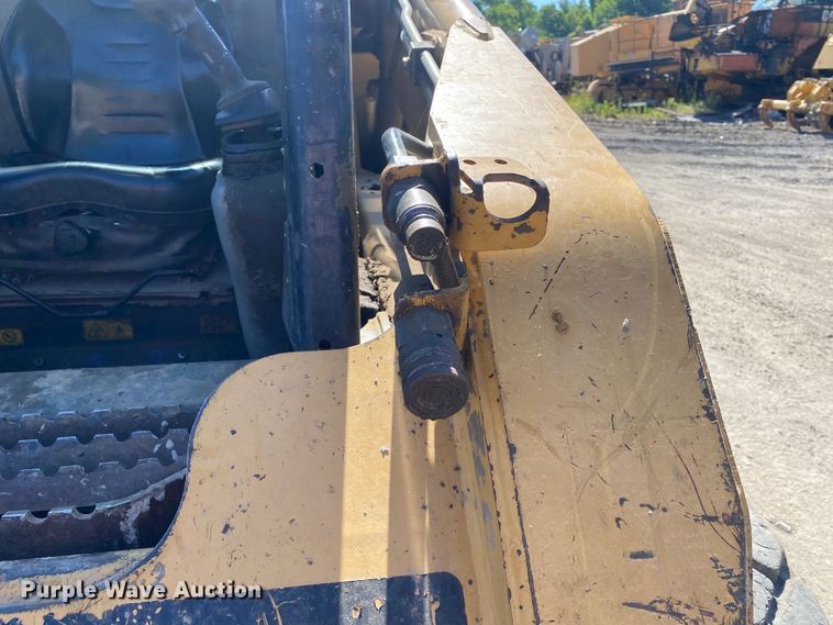 image for item DM4231 2006 Caterpillar 252B  skid steer loader