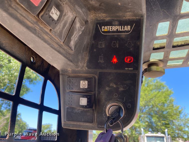 image for item DM4231 2006 Caterpillar 252B  skid steer loader