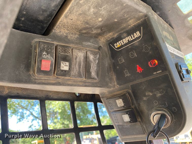 image for item DM4231 2006 Caterpillar 252B  skid steer loader