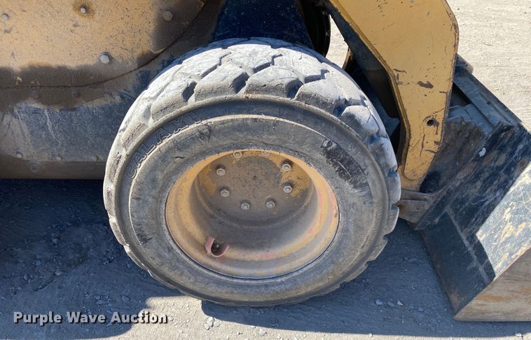 image for item DM4231 2006 Caterpillar 252B  skid steer loader