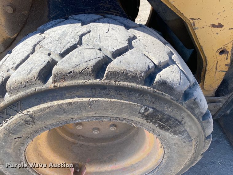 image for item DM4231 2006 Caterpillar 252B  skid steer loader