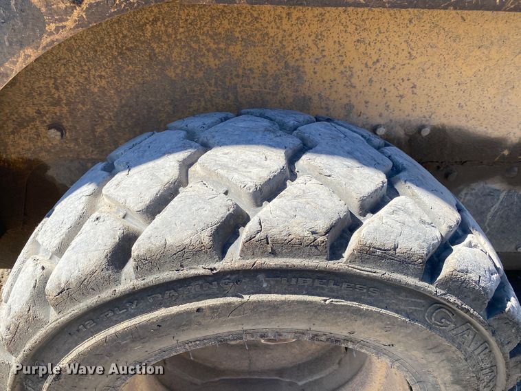 image for item DM4231 2006 Caterpillar 252B  skid steer loader