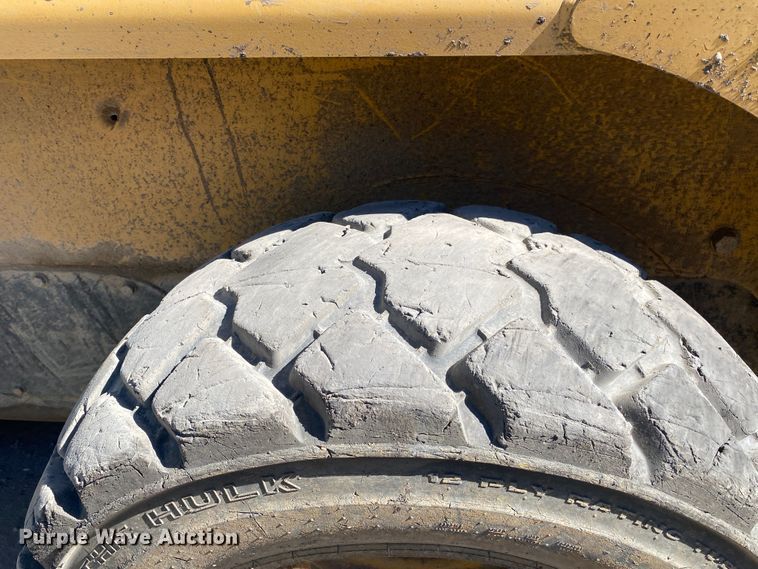 image for item DM4231 2006 Caterpillar 252B  skid steer loader