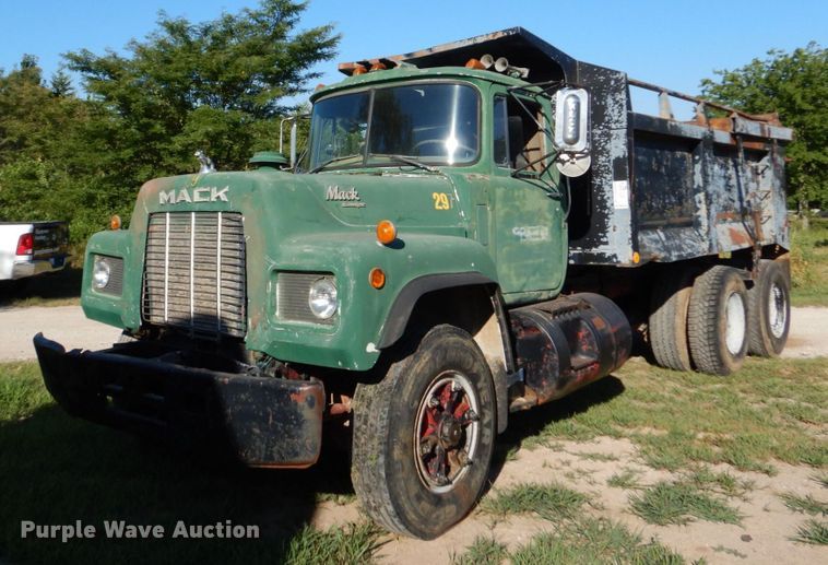 image for item DM4234 1985 Mack R686ST  dump truck