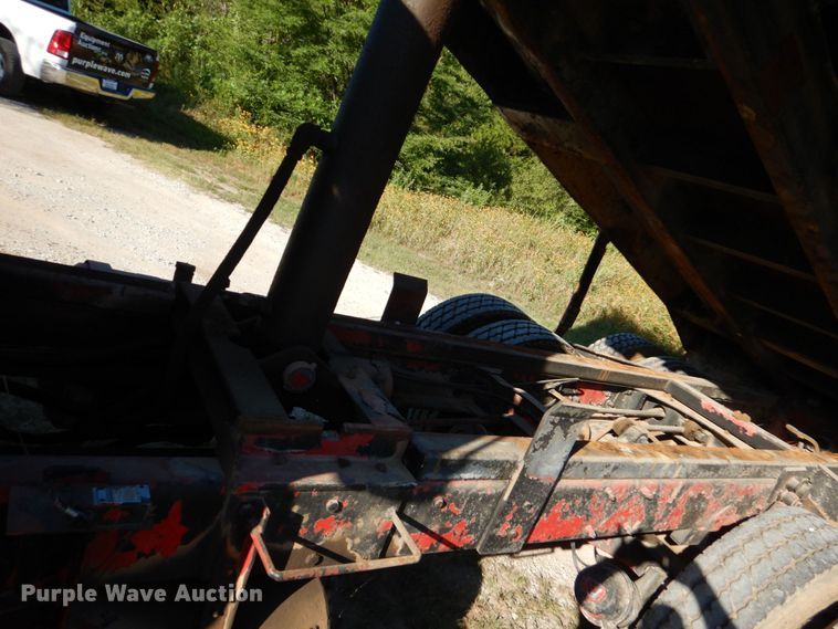 image for item DM4234 1985 Mack R686ST  dump truck