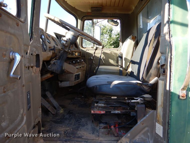 image for item DM4234 1985 Mack R686ST  dump truck