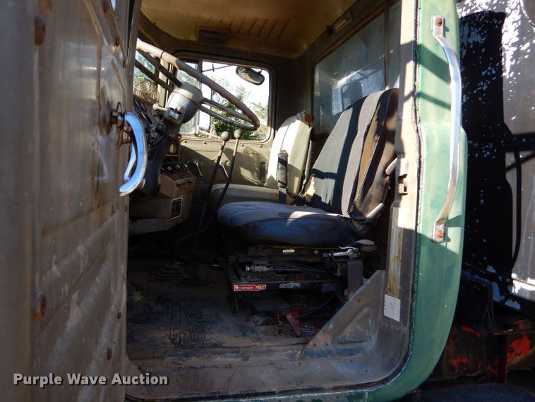 image for item DM4234 1985 Mack R686ST  dump truck