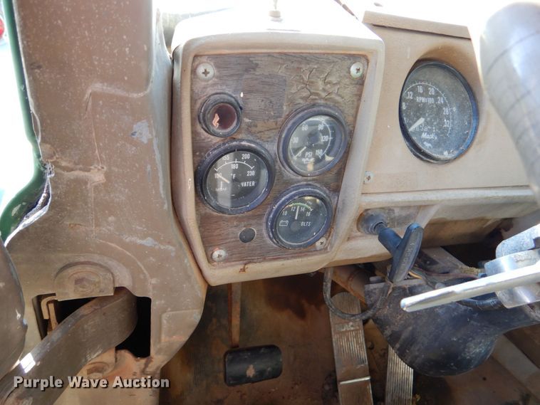 image for item DM4234 1985 Mack R686ST  dump truck