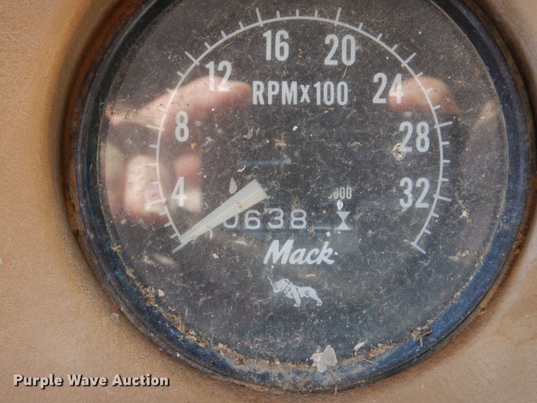 image for item DM4234 1985 Mack R686ST  dump truck