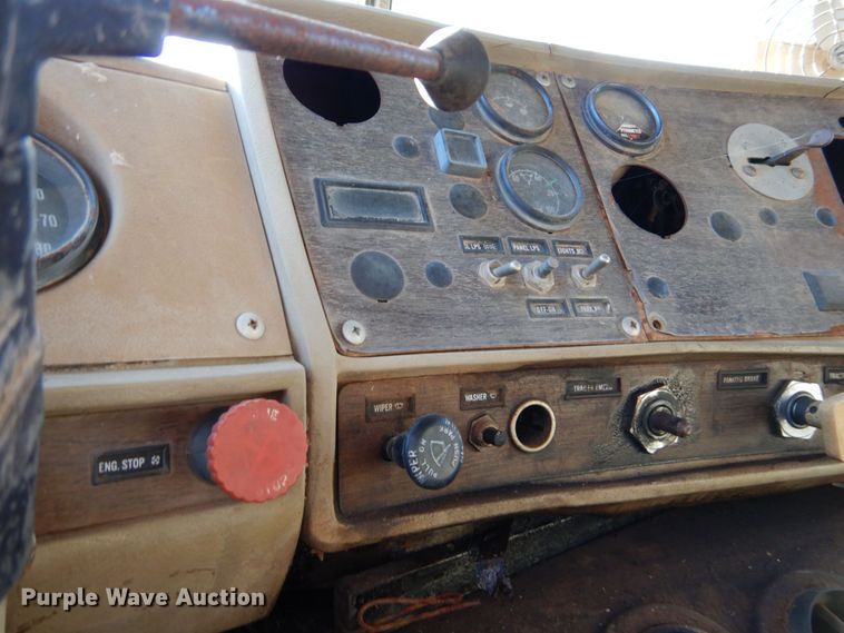 image for item DM4234 1985 Mack R686ST  dump truck