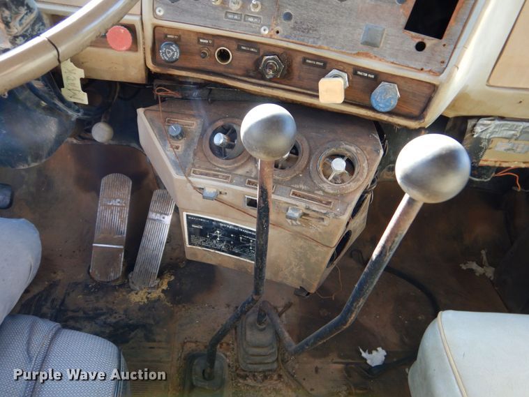 image for item DM4234 1985 Mack R686ST  dump truck