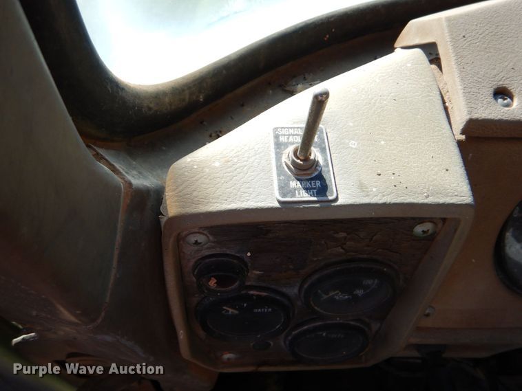 image for item DM4234 1985 Mack R686ST  dump truck